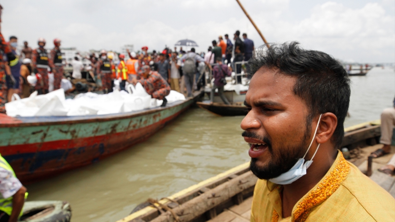 Bazı yolcular yüzerek karaya ulaşmayı başardı
