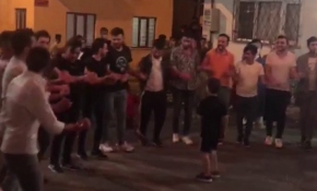 Tedbirleri hiçe saydılar, asker eğlencesi yaptılar