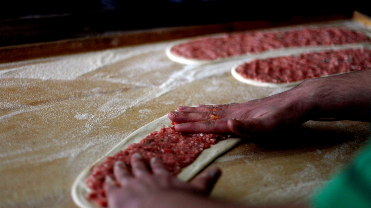 Dağ, etli ekmek tarifini şöyle verdi: