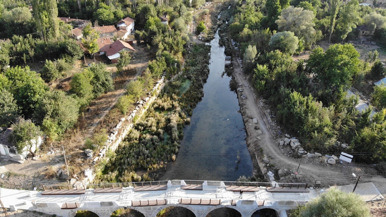 Birleşmiş Milletler Eğitim, Bilim ve Kültür Örgütü (UNESCO) Dünya Mirası Geçici Listesi`ne 2012 yılında dahil edilen Aizanoi`de, Pamukkale Üniversitesi Arkeoloji Bölümünce yapılan kazı ve alan araştırmalarının bu yılki çalışmalarına başlandı.