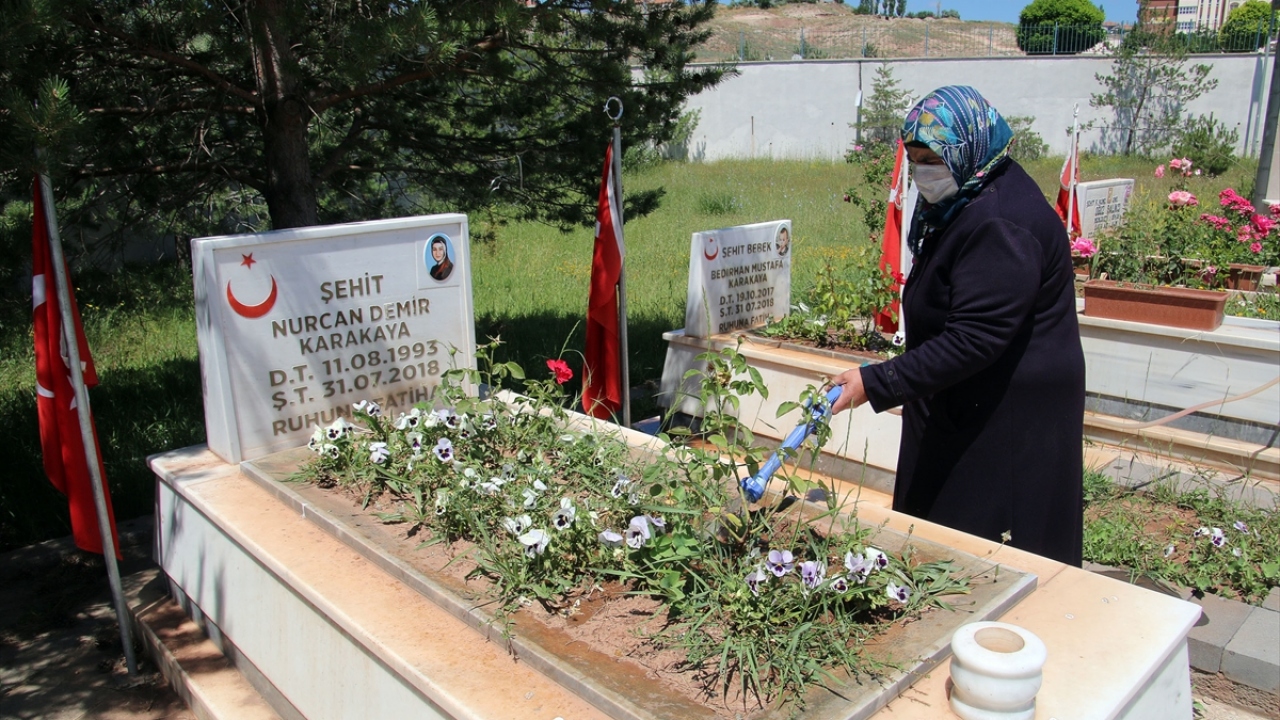 Sivas Valisi Salih Ayhan telefonla aradı