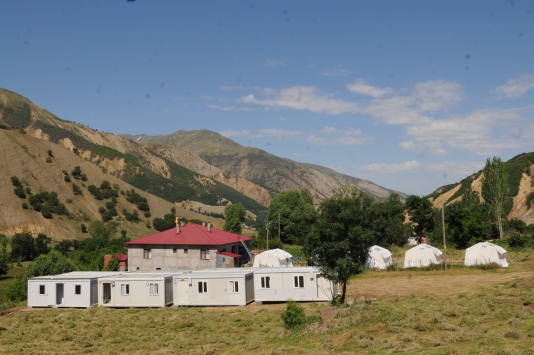 Bingölde depremzedeler için konteynerin kurulumuna başlandı