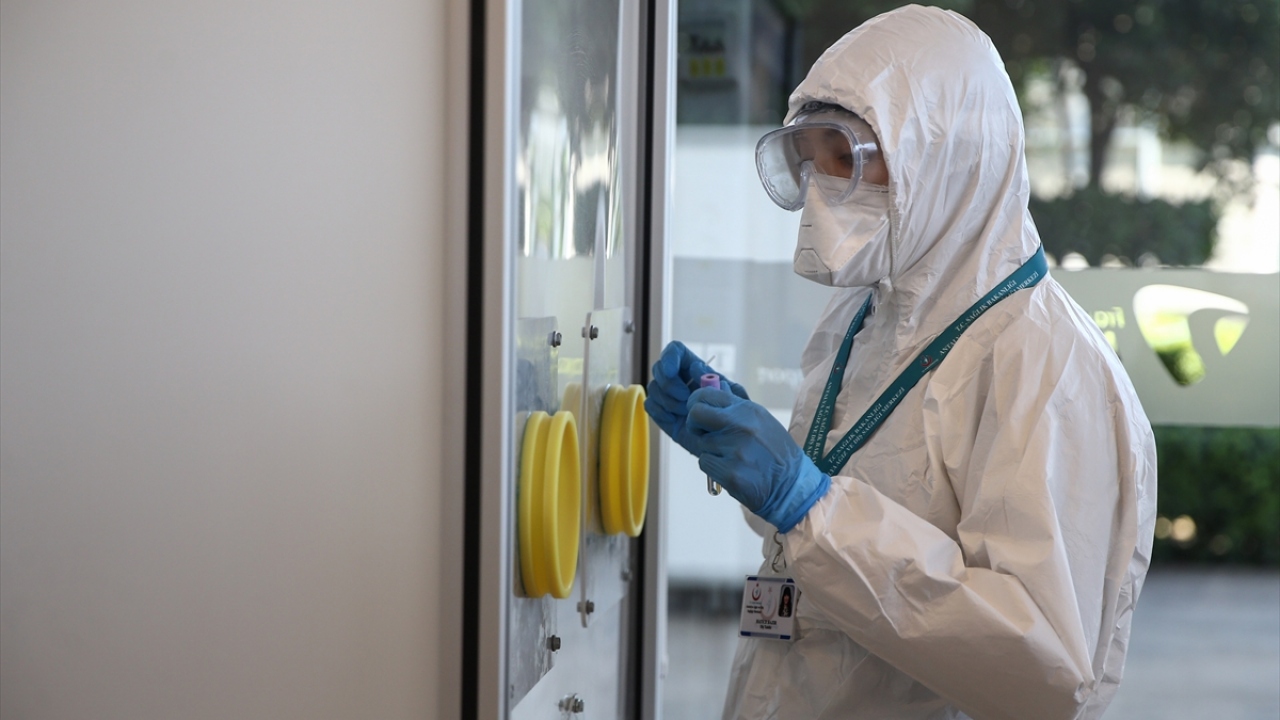 Ofis ve tetkik alanlarından oluşan laboratuvarda, yaklaşık 20 sağlık çalışanı dönüşümlü olarak 24 saat hizmet verecek. 