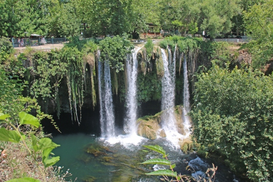 Antalyadaki Düden Şelalesinde doğa canlanıyor