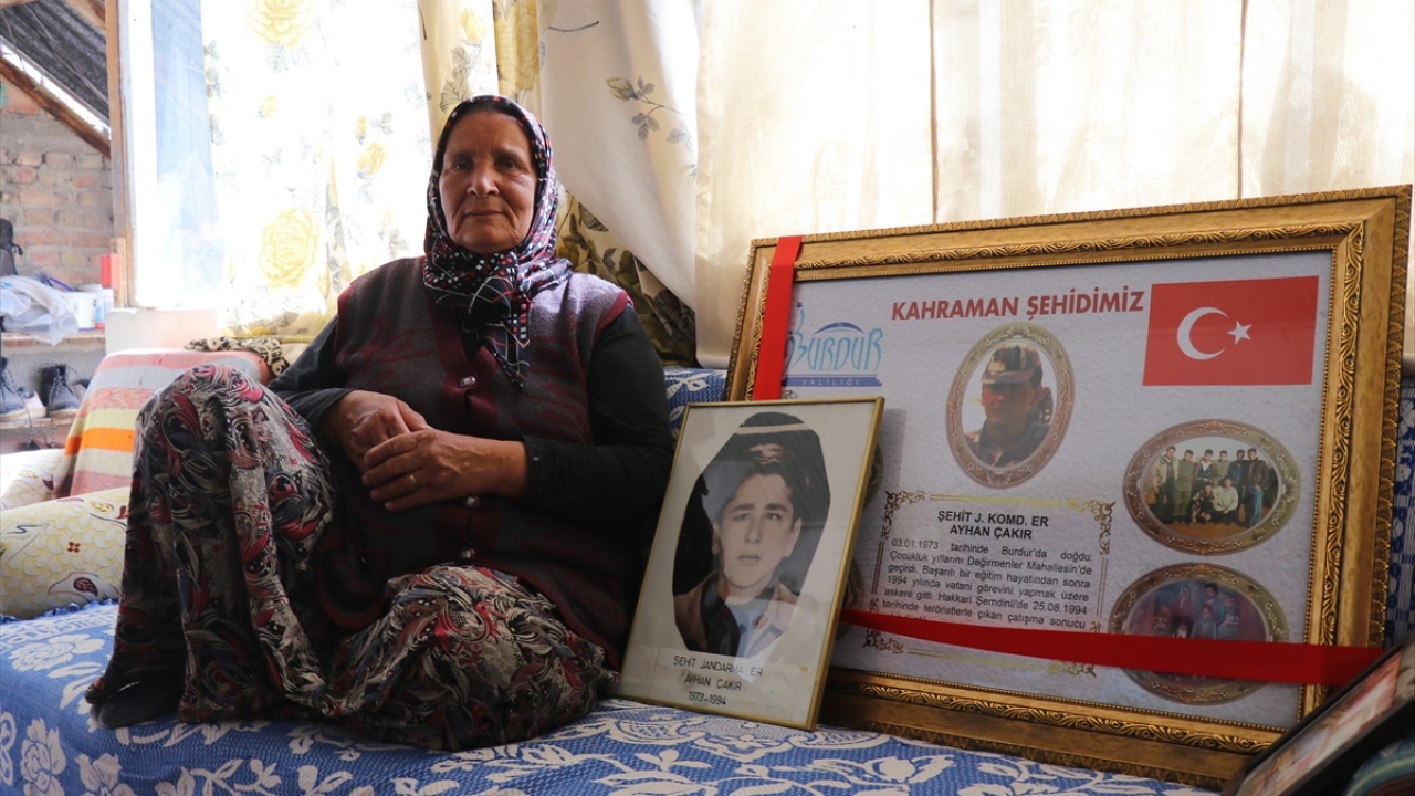 Zekiye Çakır, eşinden ve oğlundan kalan maaşla çocuklarına yardım ettiğini, borçlarını ödediğini söyledi.