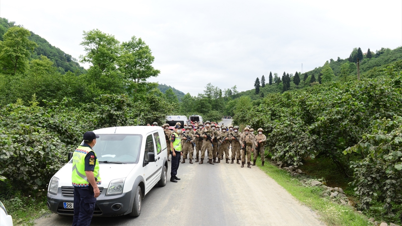 İkranur`un cansız bedeni, kaybolduğu yerden 7-8 km uzaklıkta dere yatağında bulundu.