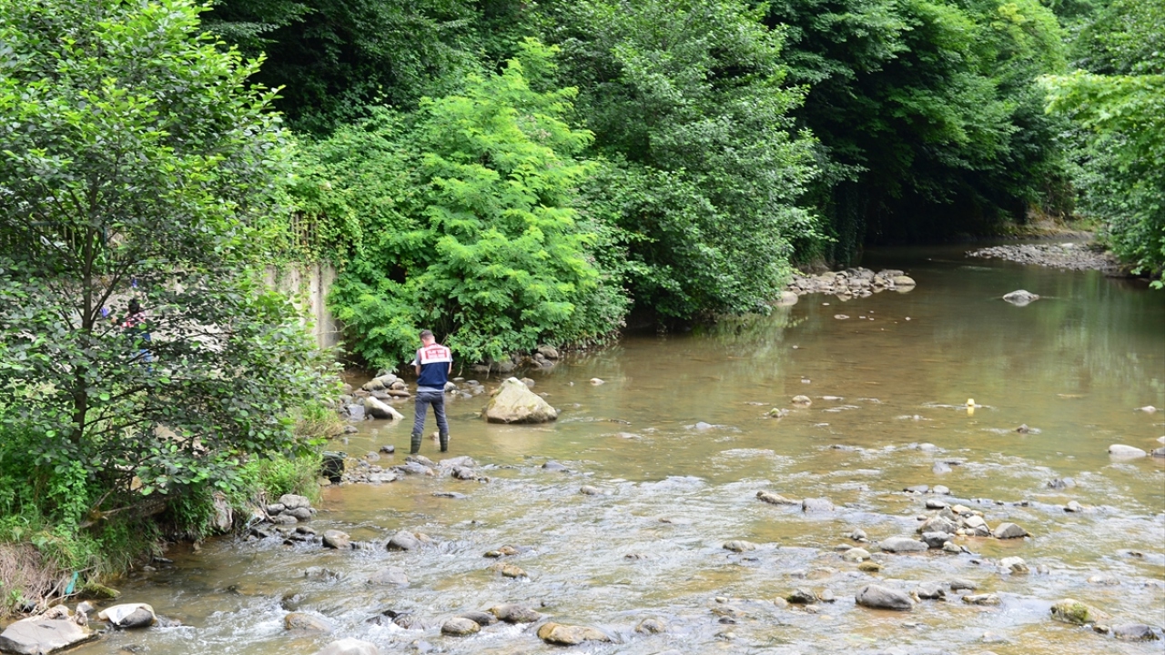 Arama çalışmalarına, altışar kişilik JÖH ve asayiş timi, AFAD ve AKUT ekipleri, bir iz takip köpek timi, bir kadavra köpeği, 170 personel ile kayıp çocuğun yakın akrabaları ve vatandaşlar katıldı.