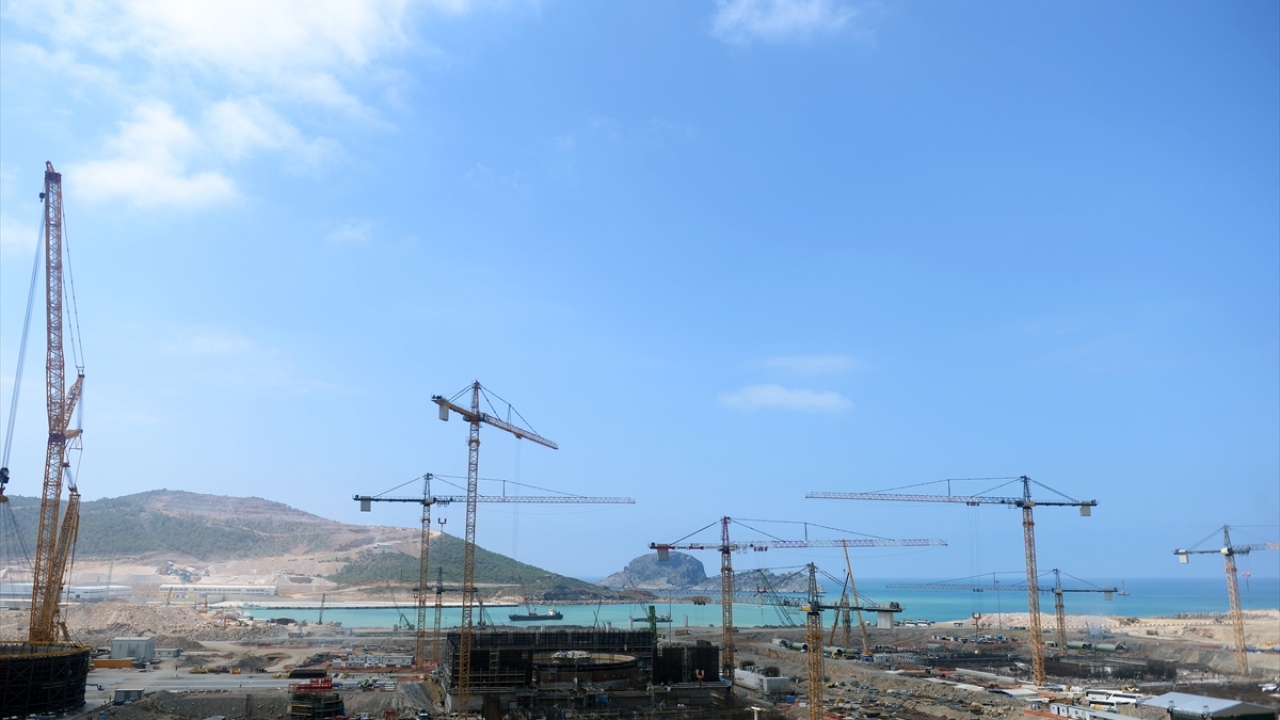 İnşaat çalışmalarında bu yıl önemli gelişmelerin yaşandığını aktaran Zoteeva, şöyle konuştu: