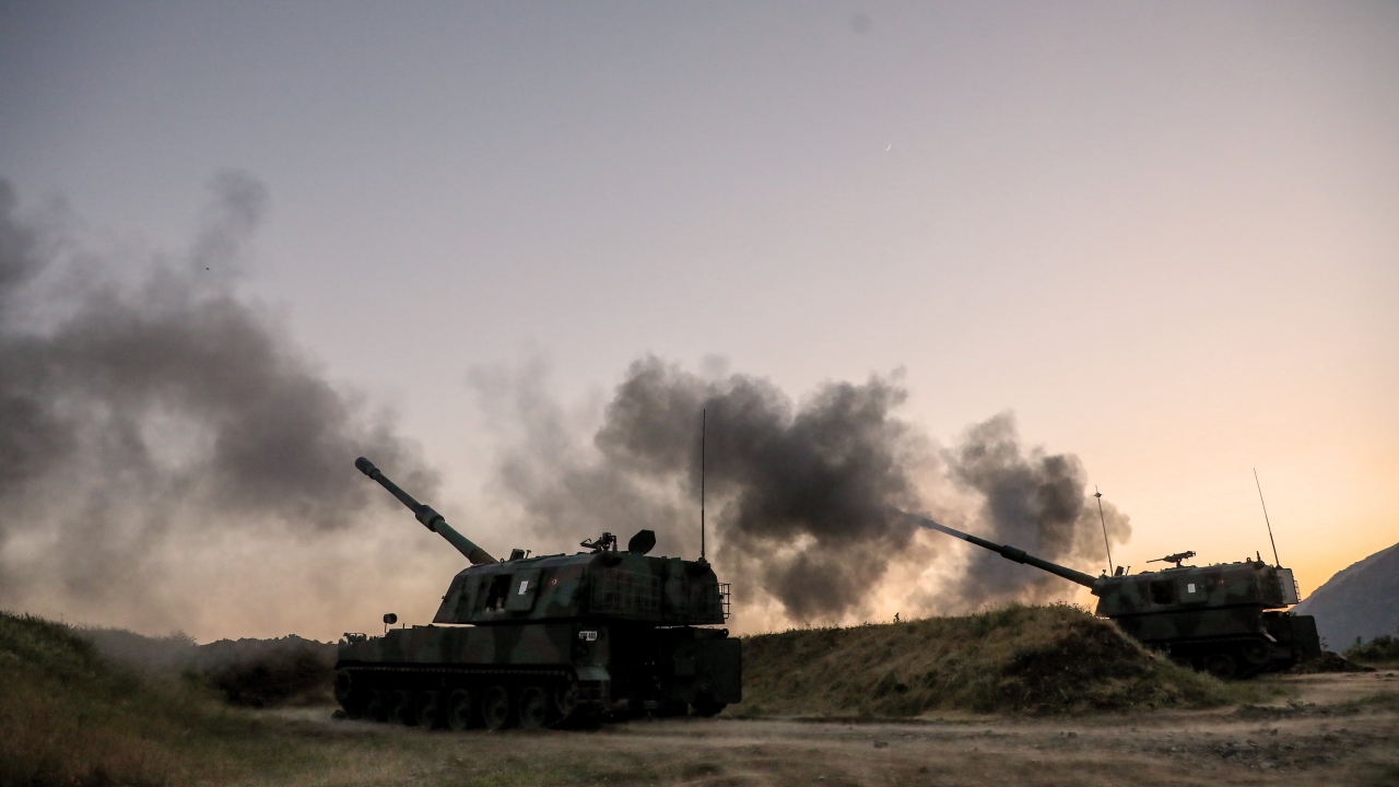 Pençe-Kaplan Operasyonu’nda belirlenen terör hedefleri, ara ateş destek vasıtalarımızla gece gündüz tam isabetle vurulmaya devam ediliyor.