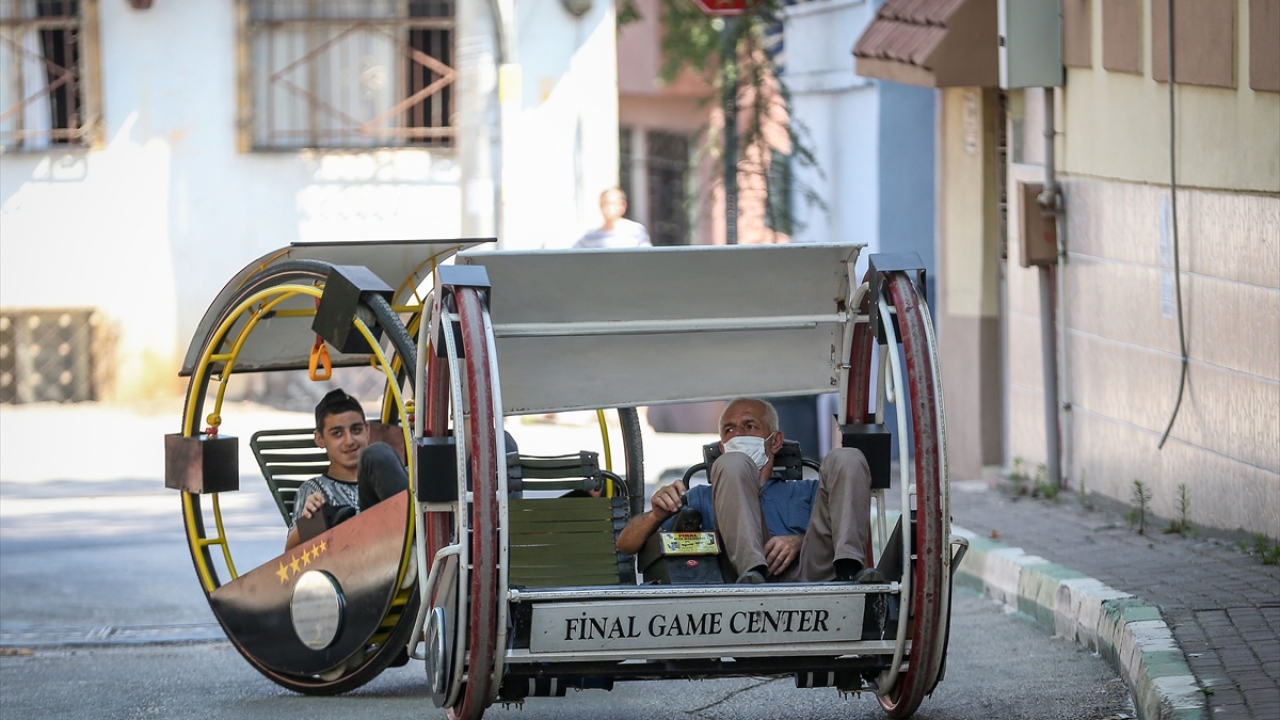 Yaptığı aracın devrilmediğini savunan Duman, "Bu arada bu aracımı devirebilene de para ödülü veriyorum. Çok mücadele ettiler devirmek için ama deviremediler." dedi. 