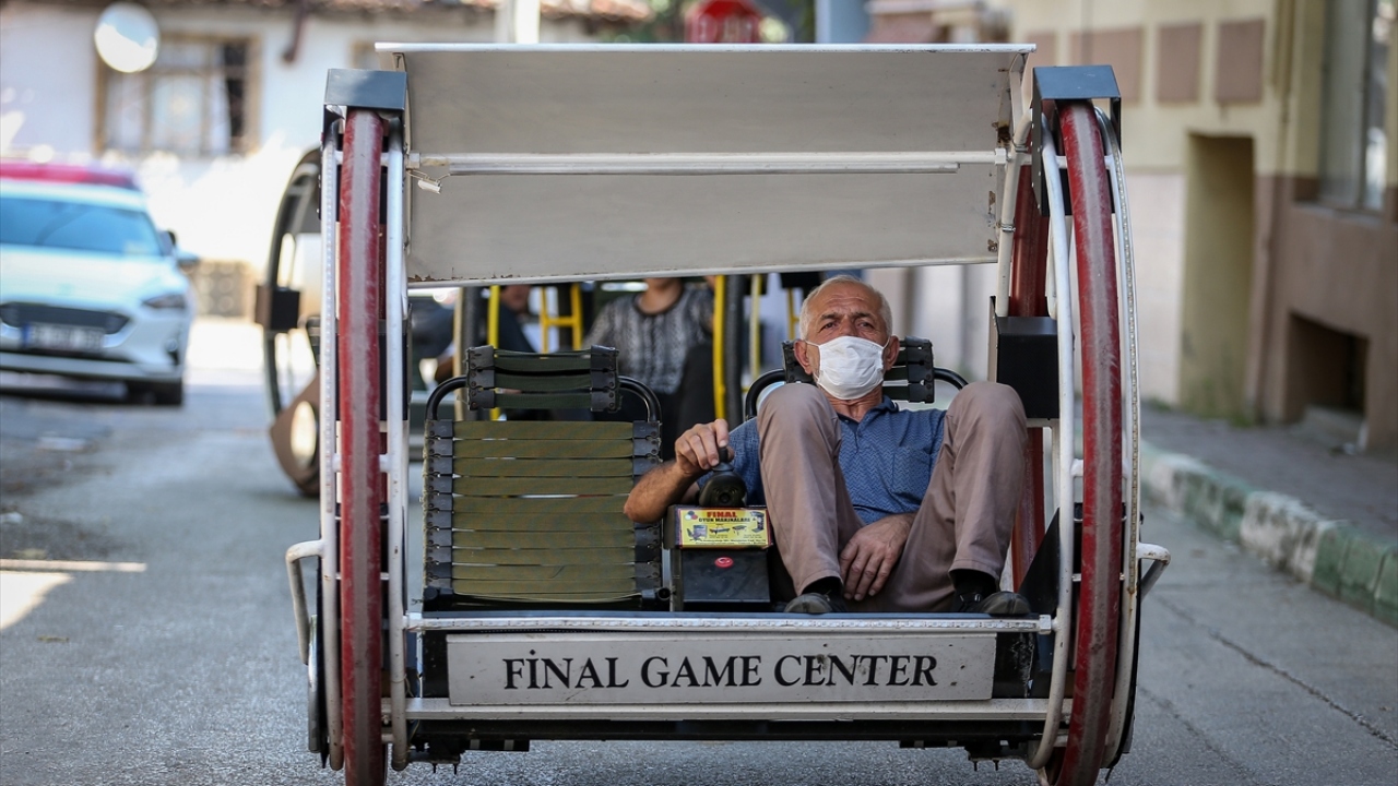 Arabayatağı Mahallesi`nde yaşayan Hasan Duman, yaptığı açıklamada, eğlence sektörüne çeşitli icatlar yaptığını söyledi.