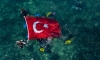 İzmirli dalgıçlar, Kabotaj Bayramı'nı batıkta Türk bayrağı açarak kutladı