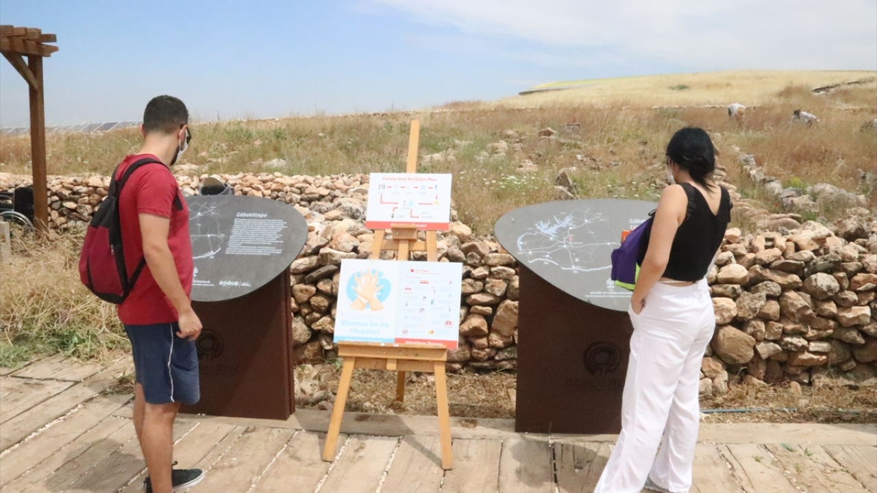 Göbeklitepe, 1 Haziran`da başlayan normalleşme süreciyle konuklarını maske, sosyal mesafe ve hijyen kurallarına uygun bir şekilde ağırlamaya devam ediyor.