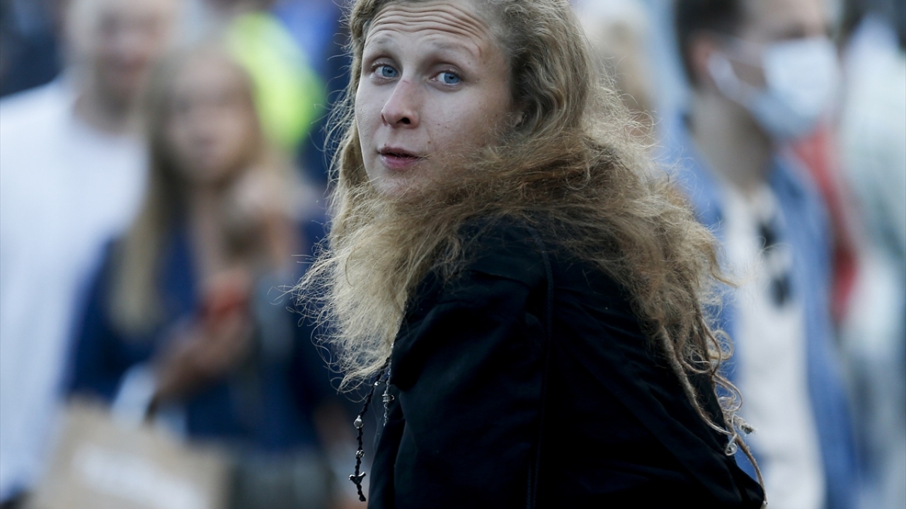Pussy Riot müzik grubunun üyelerinden Mariya Alyohina (fotoğrafta) katılımcılara destek verdi.