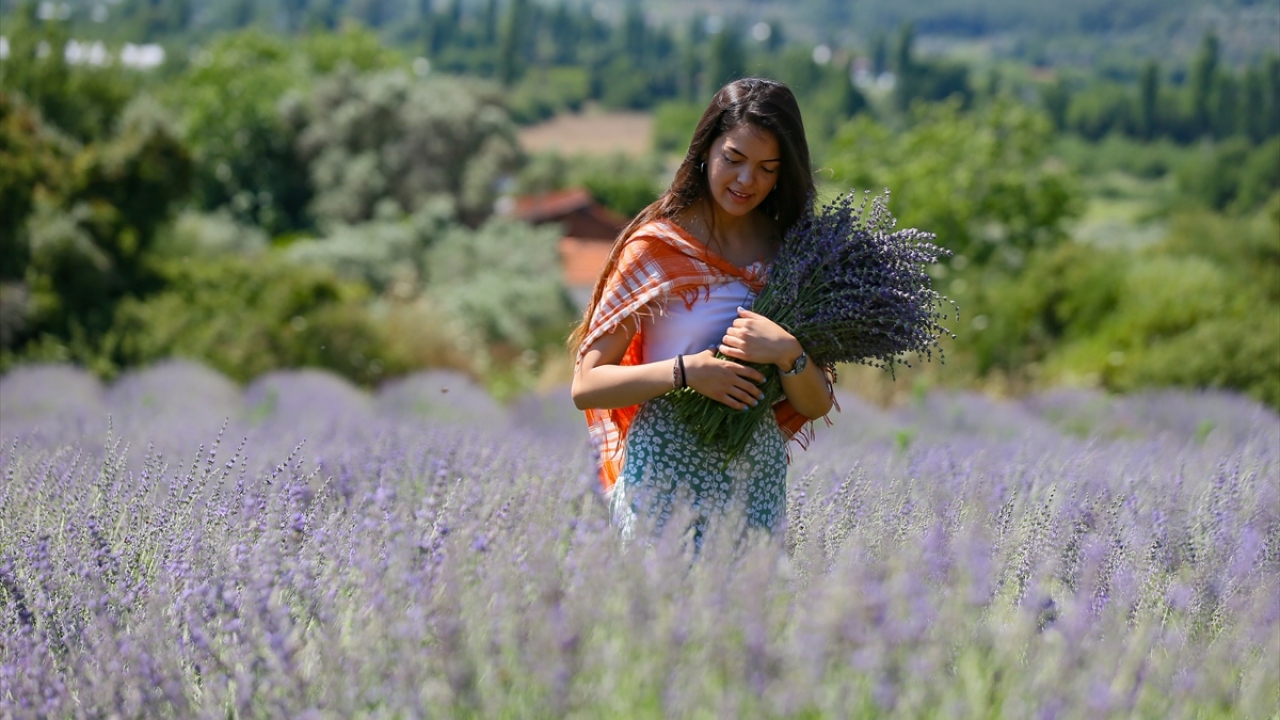 Bezer, okuldan mezun olduktan sonra lavantada kendi markasını oluşturmayı hedeflediğini sözlerine ekledi.