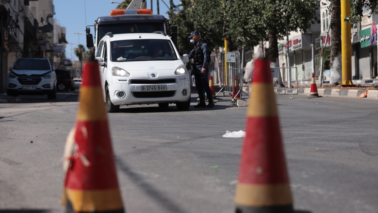 Virüse yakalananlardan 634`ünün iyileştiğini aktaran Bakanlık ayrıca, işgal ve abluka altındaki Filistin`de bugüne kadar 11 kişinin Covid-19 nedeniyle hayatını kaybettiğini bildirdi.