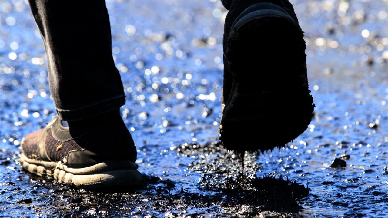 Yayalar ise yürümekte güçlük çekti. 