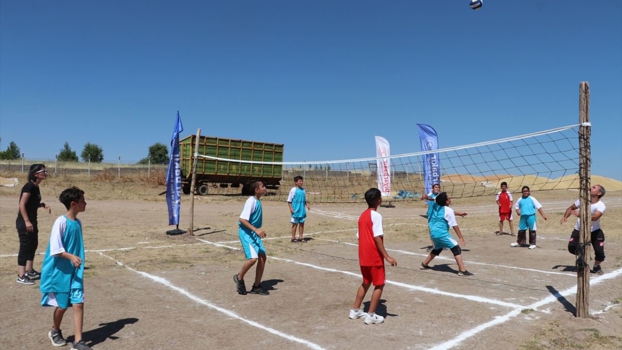 "Bir köyde çocuklar 30 metreyi 5 saniyede koştu"