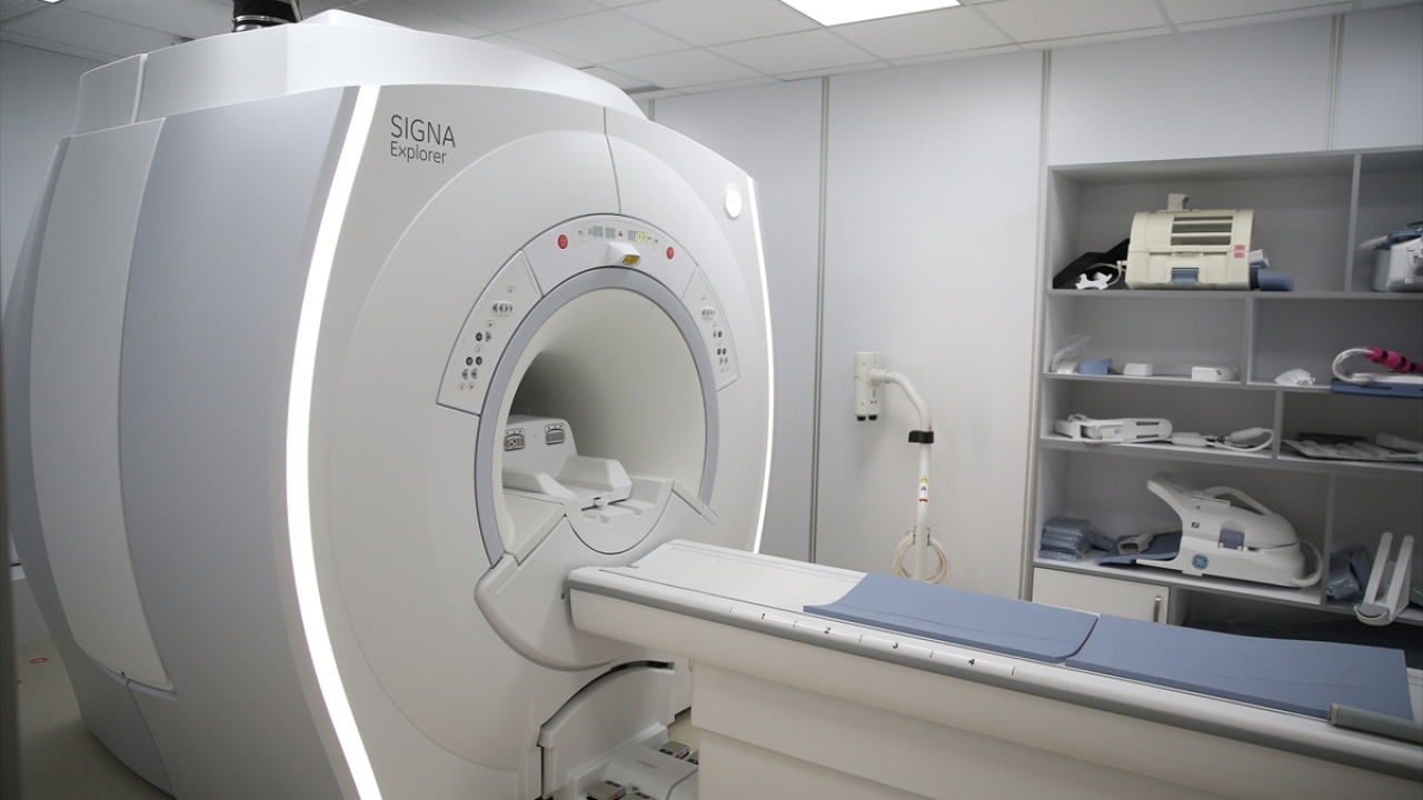 125 bin metrekare alana kurulu hastane, 75 bin metrekare kapalı alanı, 50 bin metrekare peyzaj ile otopark alanıyla vatandaşa hizmet ediyor. 