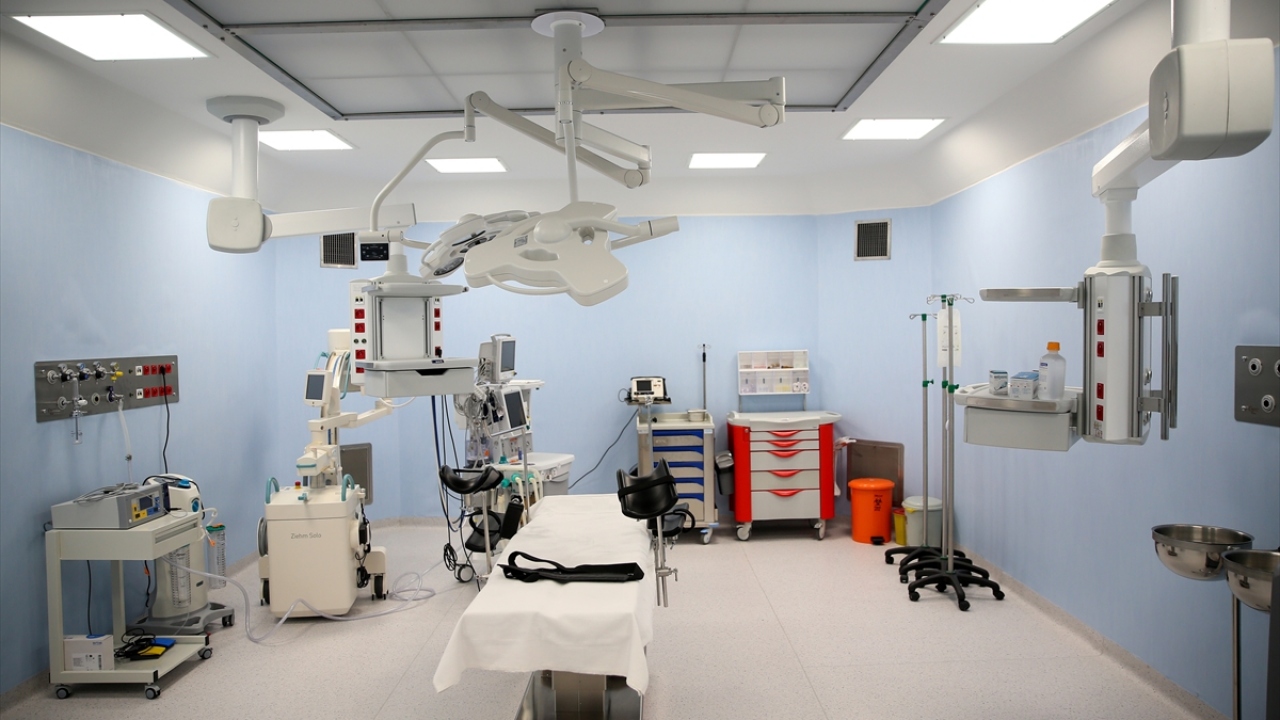 1941`de Mardin`de doğan, 1965`te İÜ İstanbul Tıp Fakültesinden mezun olan Dilmener, 1974`te aynı üniversitede başladığı uzmanlık eğitimini 1978`de tamamlayarak iç hastalıkları uzmanı oldu. 1983`te doçentlik unvanını alan Dilmener, 1988`de profesör oldu. 