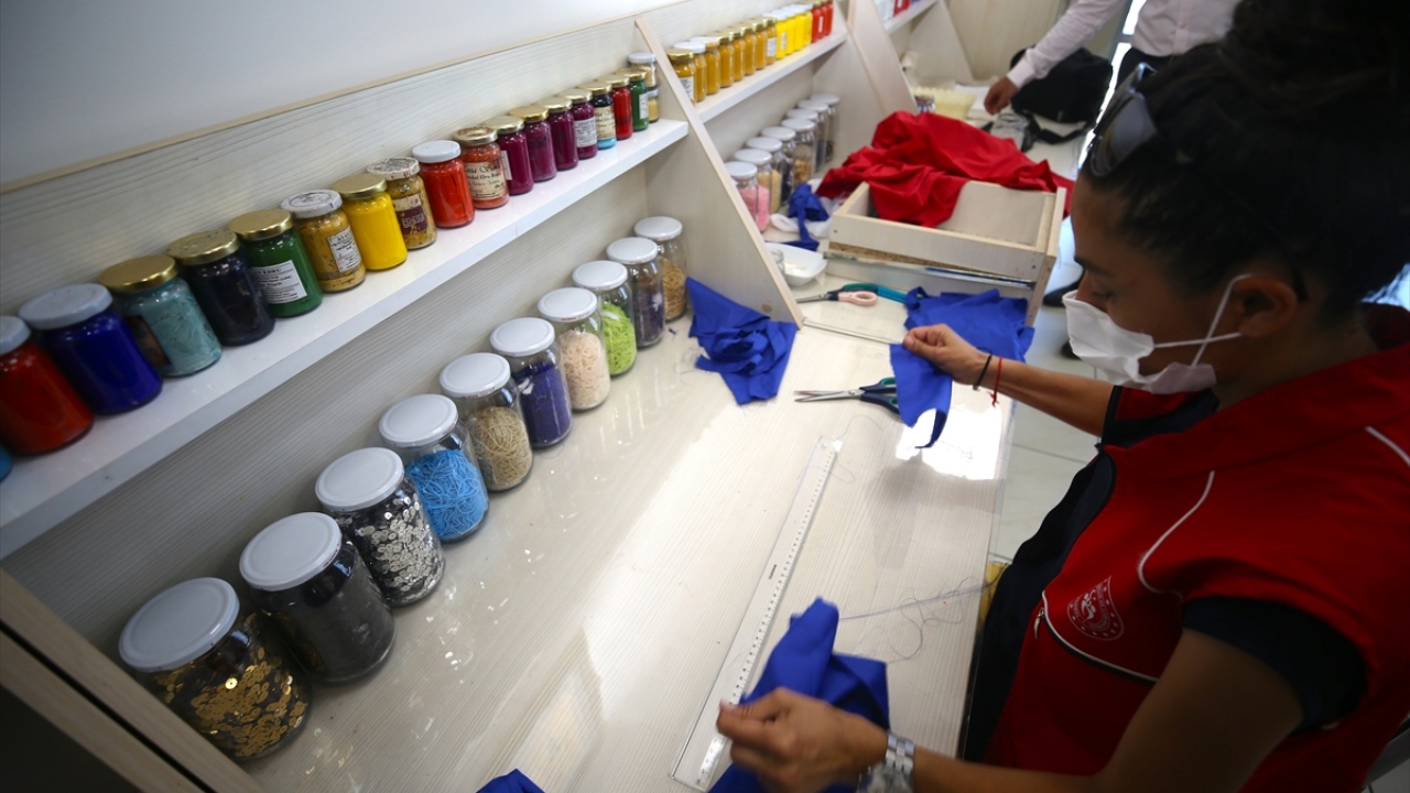 Maskeler iletişim kolaylığı sağladığı için işitme engelliler tarafından memnuniyetle karşılandı.