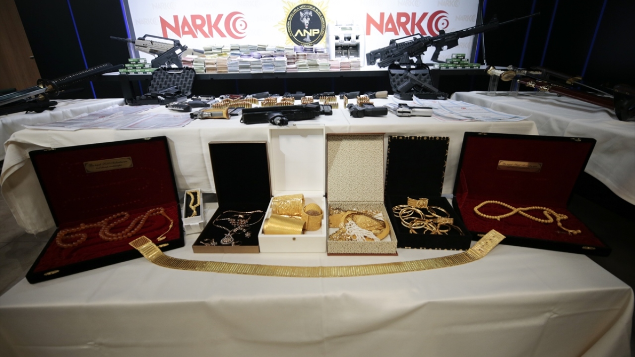 Operasyon kapsamında 11 ilde şu ana kadar 93 şüpheliden 74`ü gözaltına alındı.