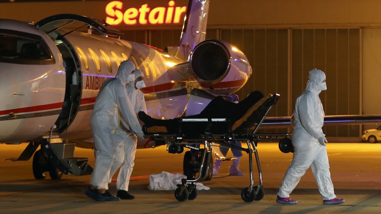 Buradan alınan Oğuzcan çifti, sağlık ekipleri eşliğinde ambulansla Bağcılar Eğitim ve Araştırma Hastanesi`ne sevk edildi. 