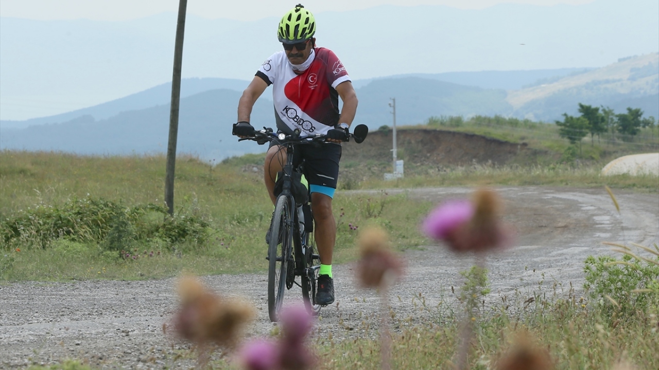 Hayatının bir parçası haline gelen bisikletiyle Kocaeli ve çevresini gezen Karaman, gezileri sırasında çektiği fotoğrafları ve tecrübelerini sosyal medyadaki takipçileriyle paylaşıyor.