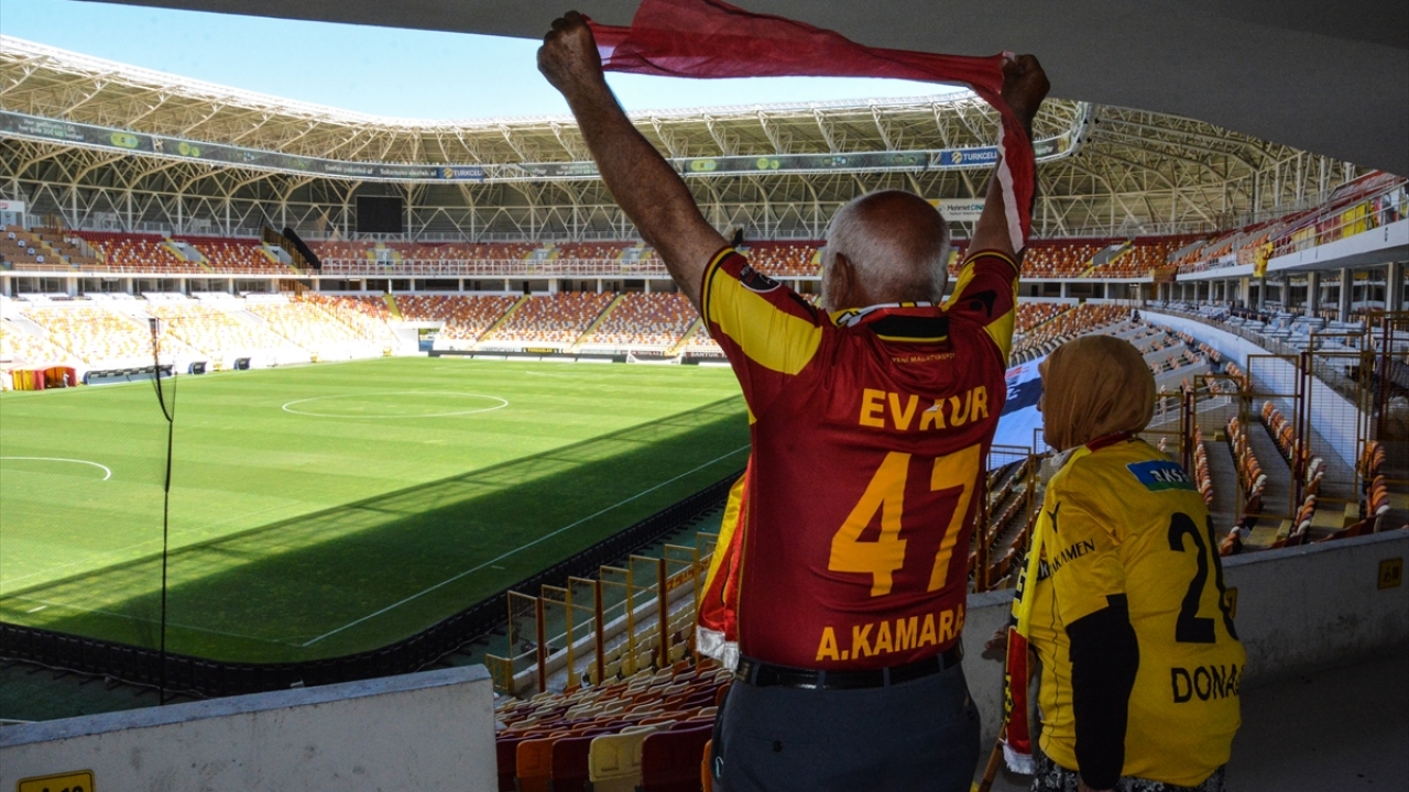 Memleketini çok sevdiği için tüm iç ve dış saha maçlarını takip ettiğini belirten Orhan Mutlu, şunları kaydetti: