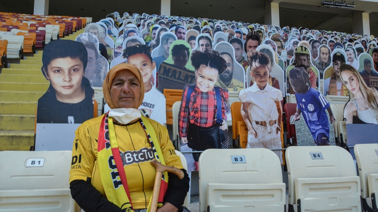 Yeni Malatyaspor Taraftarları Derneği Yöneticisi Serdar Kaplan da Mutlu çiftinin bütün taraftarlara örnek olduğunu ifade etti.