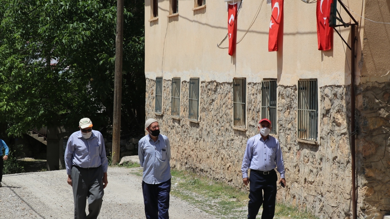 Şehit yakını Şerif Gül de Başbağlar Katliamı`nın sıradan bir terör olayı olmadığını, planlı programlı yapılan katliam olduğunu savunarak şöyle konuştu: 