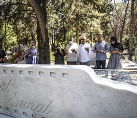 Kemal Sunal kabri başında anıldı