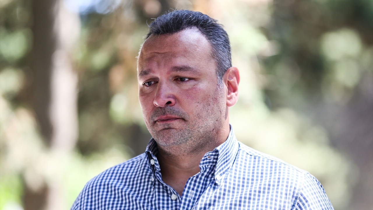 Sanatçının oğlu Ali Sunal da babasının vefatı üzerinden 20 yıl geçtiğini hatırlatarak, "Artarak devam eden, hakettiği bir sevgiyi görüyor." diye konuştu.