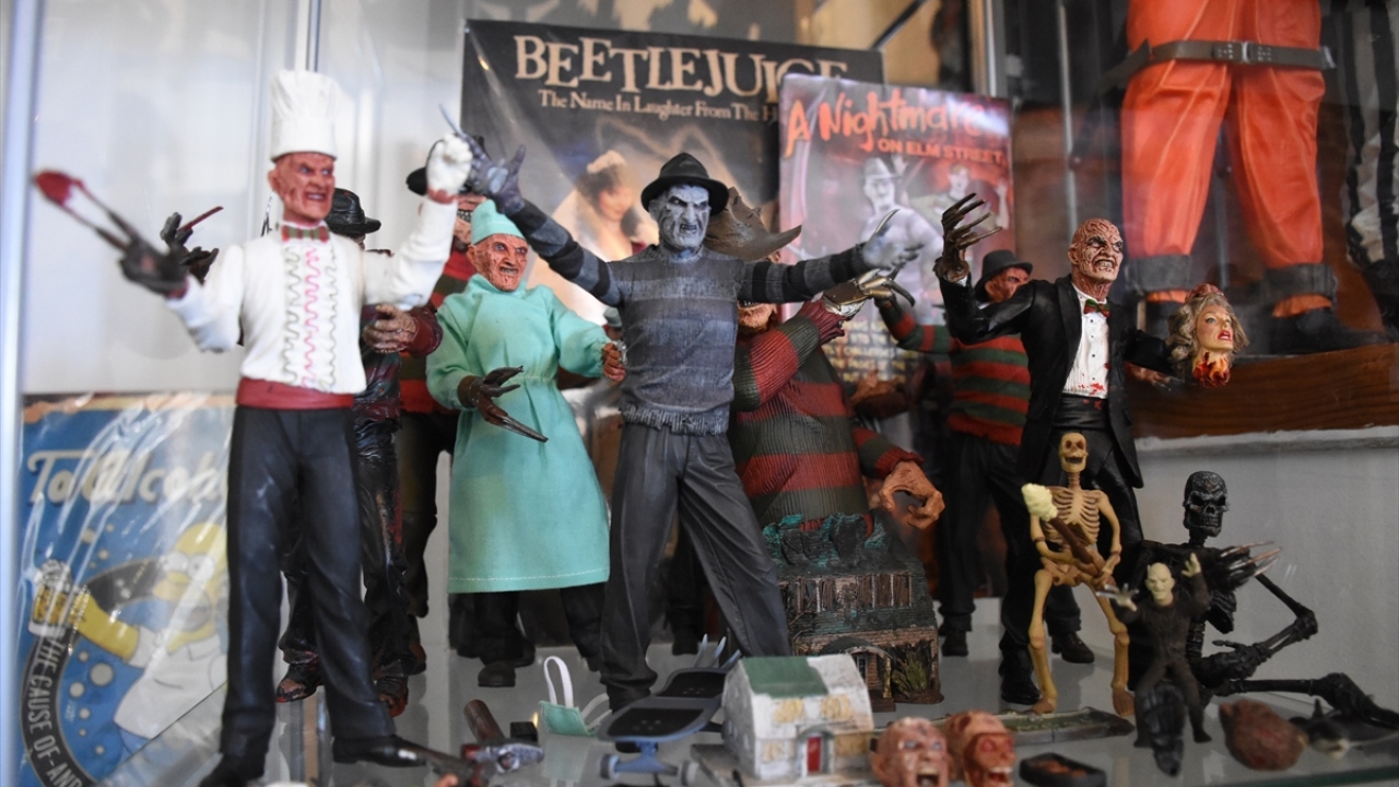 Türe, çocukluğundan bu yana içinde çizgi film figürlerinin bulunduğu bir koleksiyon oluşturmayı hayal etti.