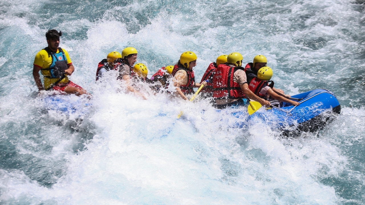 Her yıl ortalama bir milyon yerli ve yabancı turisti ağırlayan Manavgat ilçesi Köprülü Kanyon Milli Parkı`ndaki Köprüçay, Türkiye`nin önemli rafting rotaları arasında bulunuyor. 