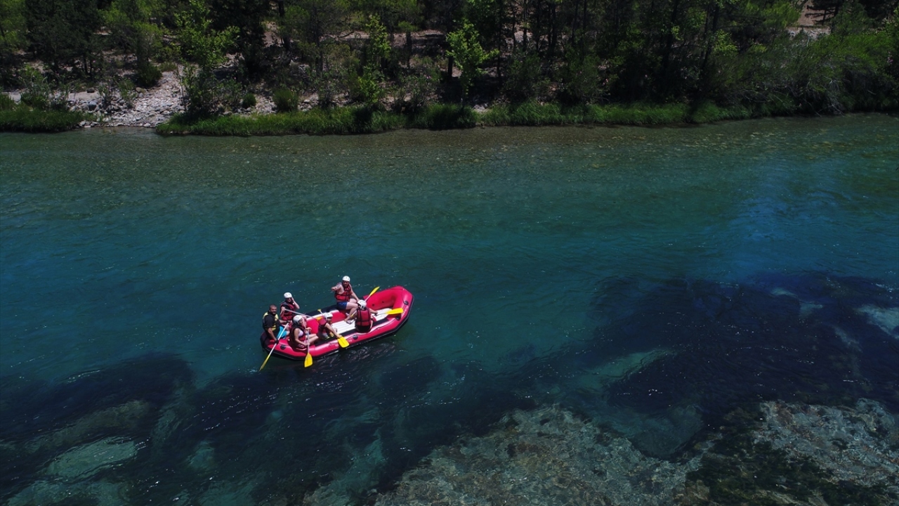 Eşi Leon Orlov da rafting yaparken büyük heyecan yaşadıklarını vurguladı.