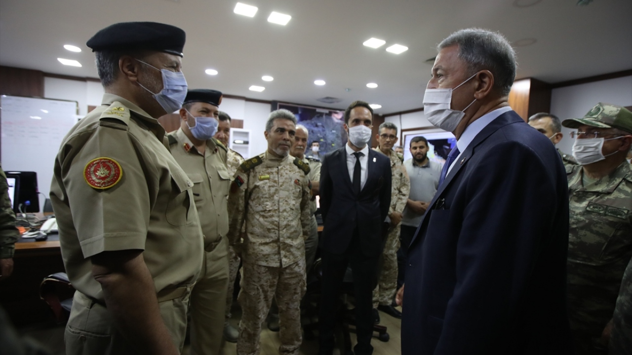 "Libyalı kardeşlerimizin daha rahat, daha mutlu, daha güven içinde yaşamaları için destek vermeye devam edeceğiz." diyen Bakan Akar, şunları kaydetti: