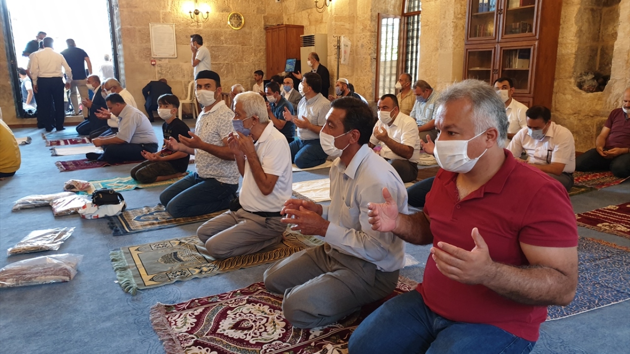 Yaklaşık 2 yıl süren restorasyon çalışmalarının ardından Ala Cami bugün kılınan cuma namazıyla 96 yıl sonra ibadete tekrar açıldı. 