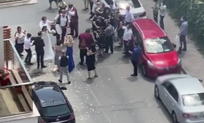 Düğün öncesinde sosyal mesafesiz eğlence