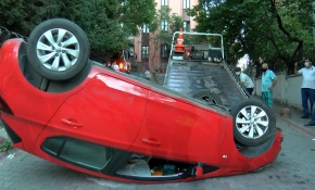 Sultangazi'de boş sokaktaki kaza kamerada