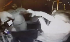 Mersin'de iki kişi maske uyarısı yapan şoförü darp etti