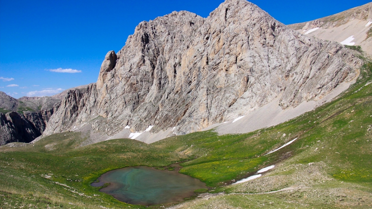 Doğaseverlerden Yunus Eroğlu, yaptığı açıklamada, Ovacık`ın doğal güzellikler anlamında çok zengin olduğunu söyledi.