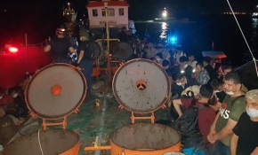 İzmir'deki düzensiz göçmen operasyonu kamerada