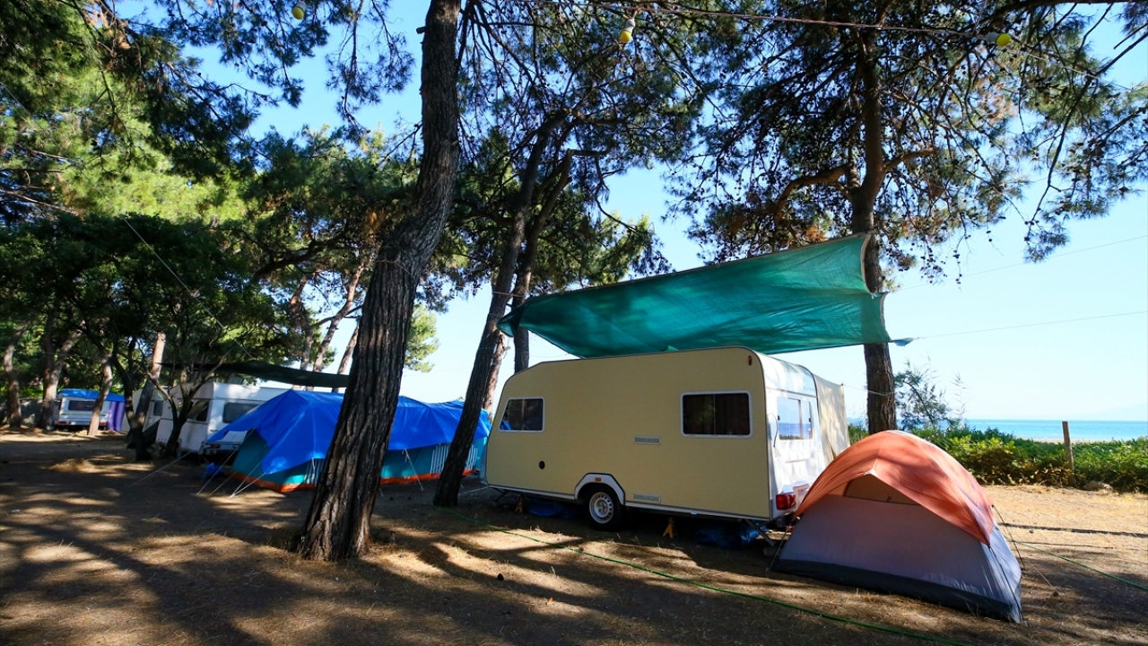 Yeni tip koronavirüs (Covid-19) salgını süreciyle karavanlara ilgi gösteren çok sayıda kişi, satın alma ya da kiralama yoluyla bu tatil seçeneğini değerlendiriyor.