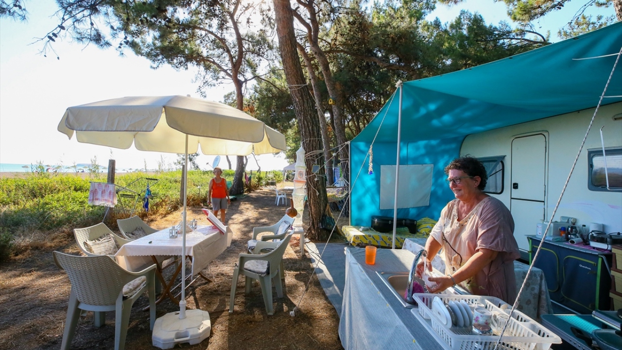 Çekme karavanların fiyatları donanımına göre 60 bin ila 90 bin lira arasında değişiyor. Motokaravanlarda ise 100 bin liradan 400 bin liraya kadar seçenekler bulunuyor.