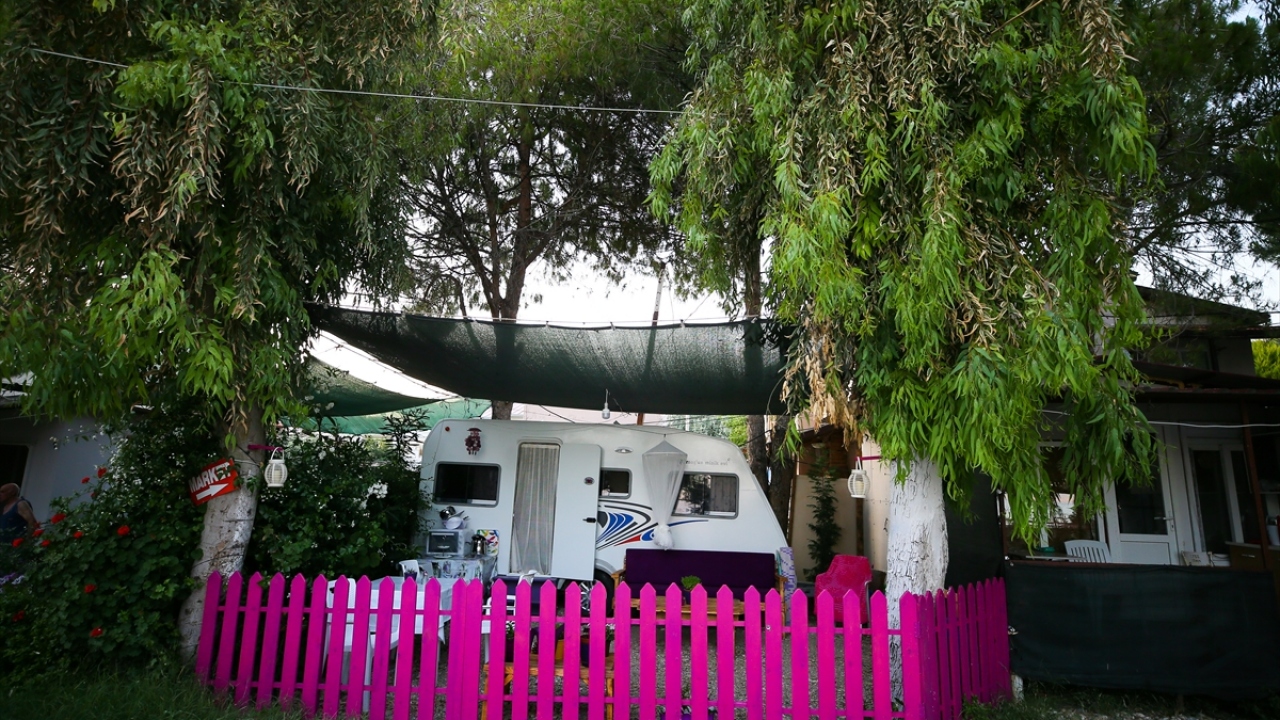 Tatilini Karadeniz Bölgesi`nde geçirmek isteyenlerin tercihi ise Bartın`dan başlayan Gürcistan`da sona eren sahil bandındaki kentler ve yaylalar oluyor.  