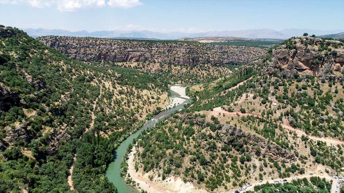 "Doğal güzelliği ve suyu ile batıdaki birçok yerden daha güzeldir." diyen Korkutan arkadaşlarını da bu güzel mekana davet ettiğini, birlikte güzel vakit geçirdiklerini belirtti.