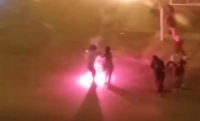 Alev alan havai fişek kutusu paniğe neden oldu