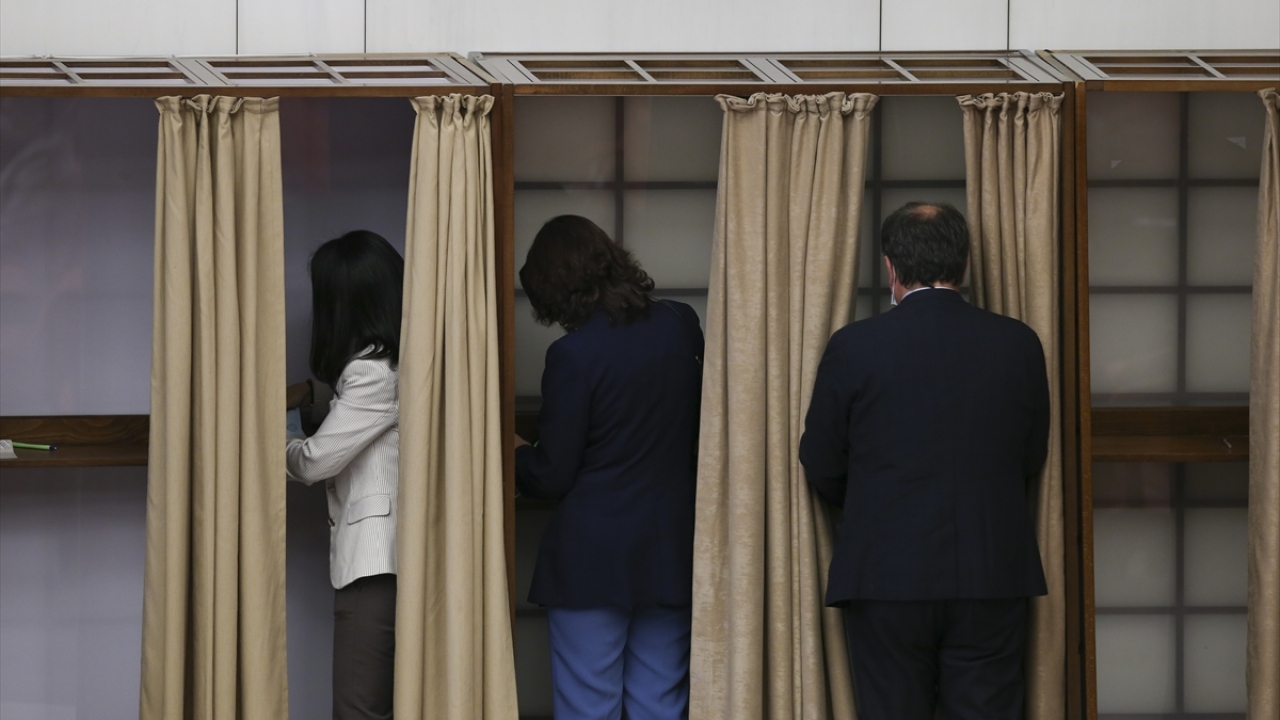 TBMM Genel Kurulunda, gündem dışı konuşmaların ardından grup başkanvekilleri yerlerinden söz alarak gündeme ilişkin değerlendirmelerde bulundu.