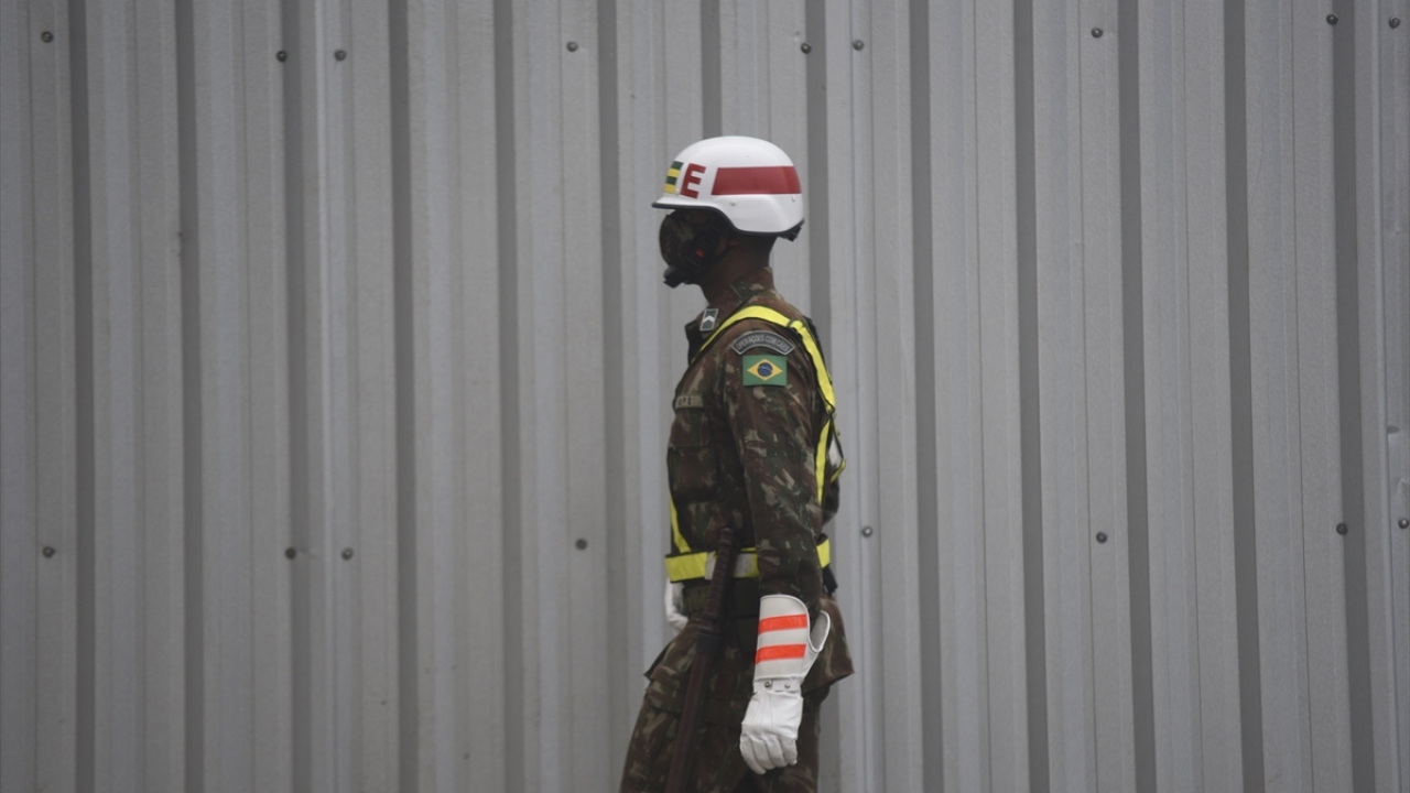 Birkaç gündür yüksek ateş ve yorgunluk gibi semptomlar gösteren 65 yaşındaki Devlet Başkanı, dün akşam saatlerinde akciğerlerini kontrol ettirmiş ve iyi olduğunu açıklamıştı.